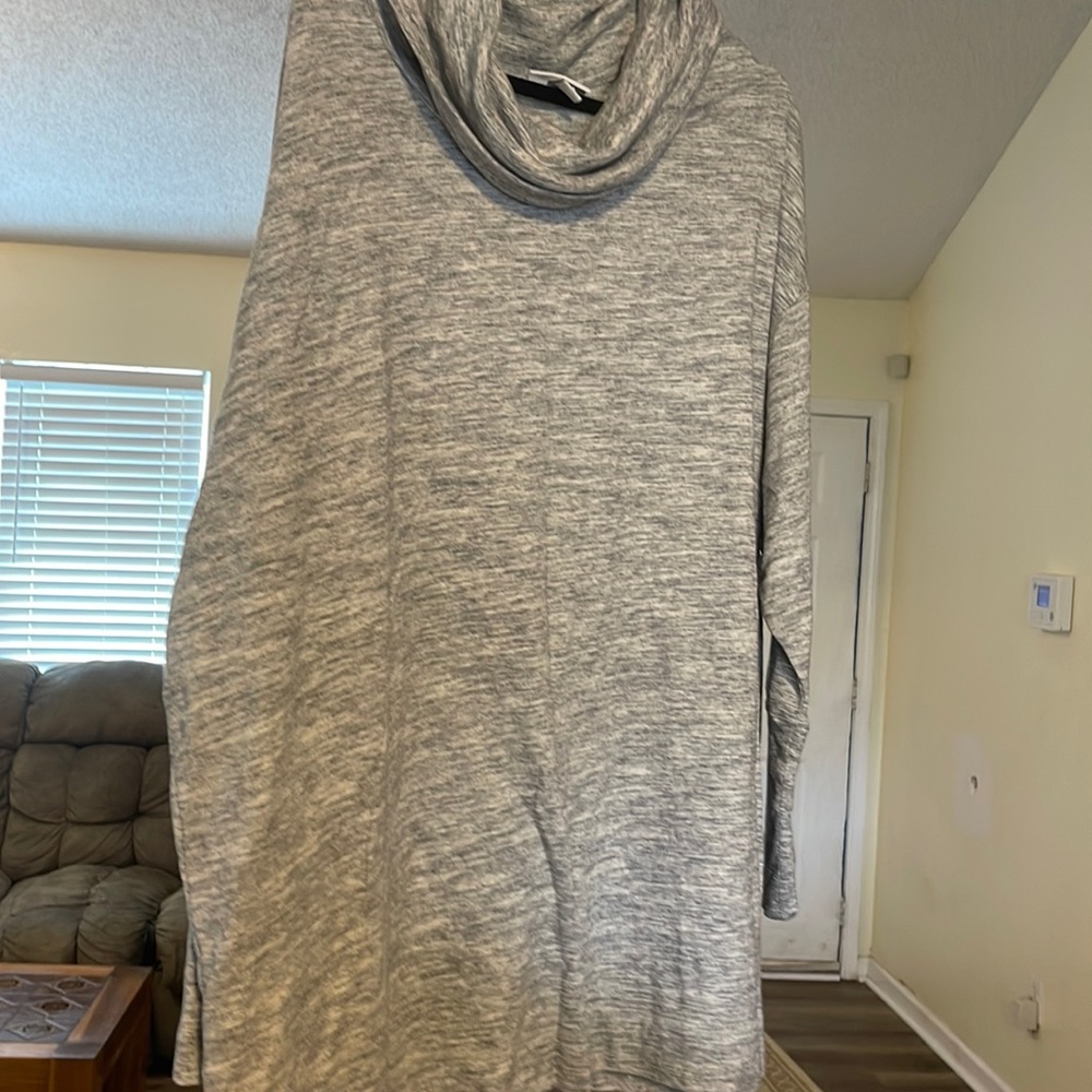 Very nice long sleeve cowl neck shirt.